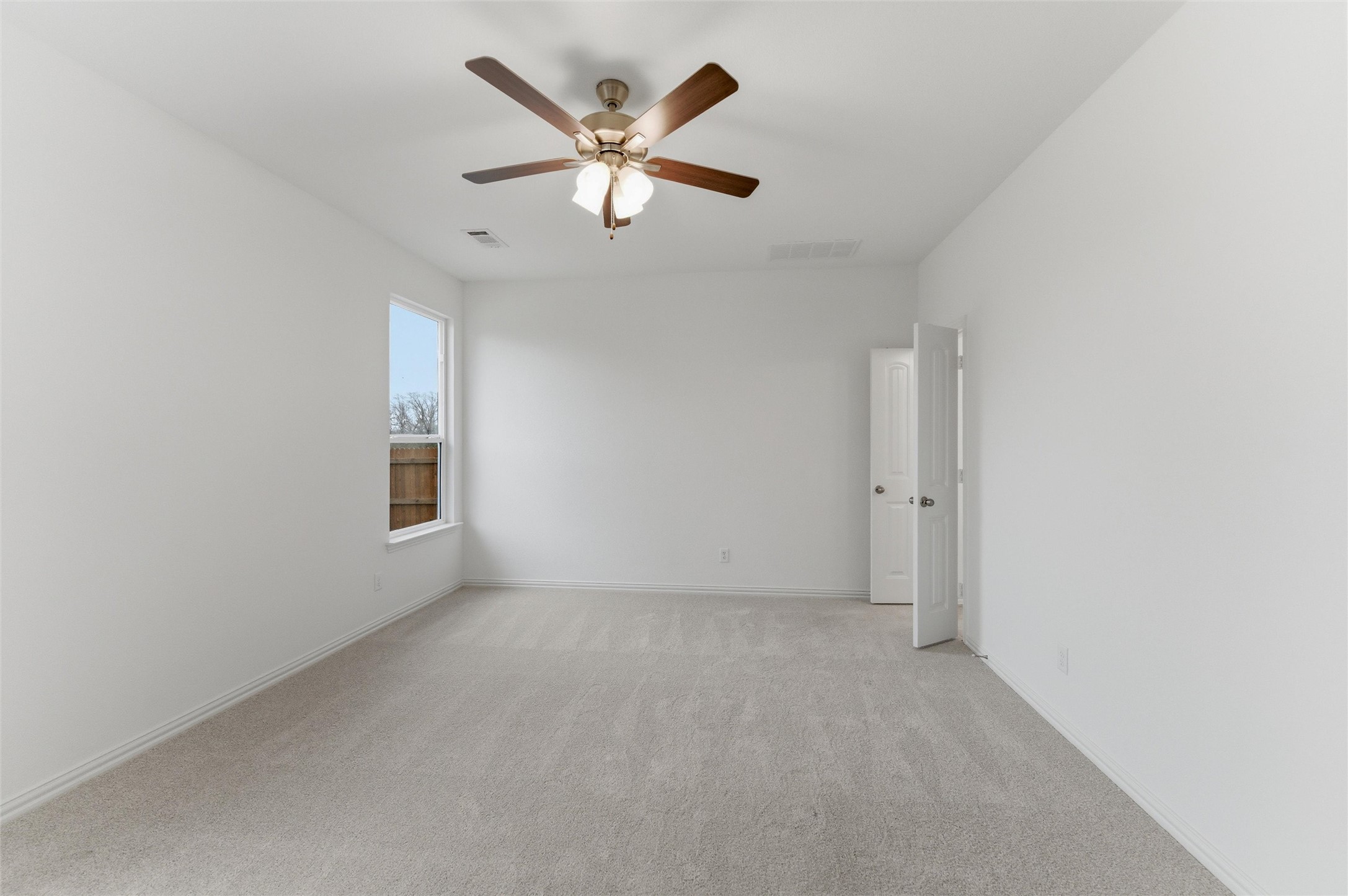 1253 Sabine River Lane Springtown TX 76082
