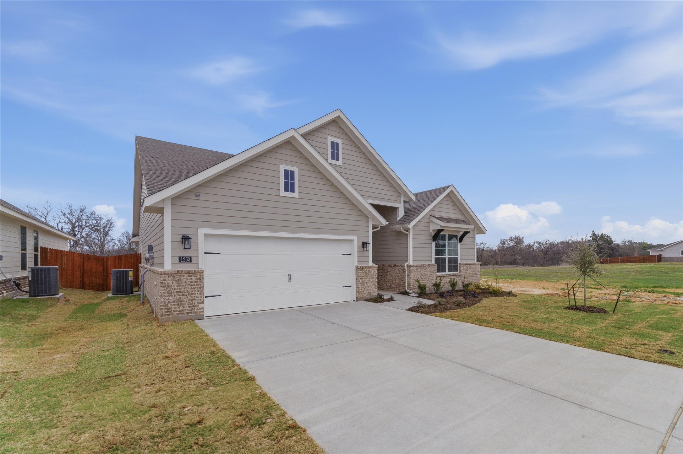 1253 Sabine River Lane Springtown TX 76082