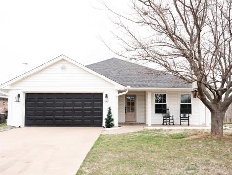 1438 Chuck Wagon Trail Henrietta TX 76365