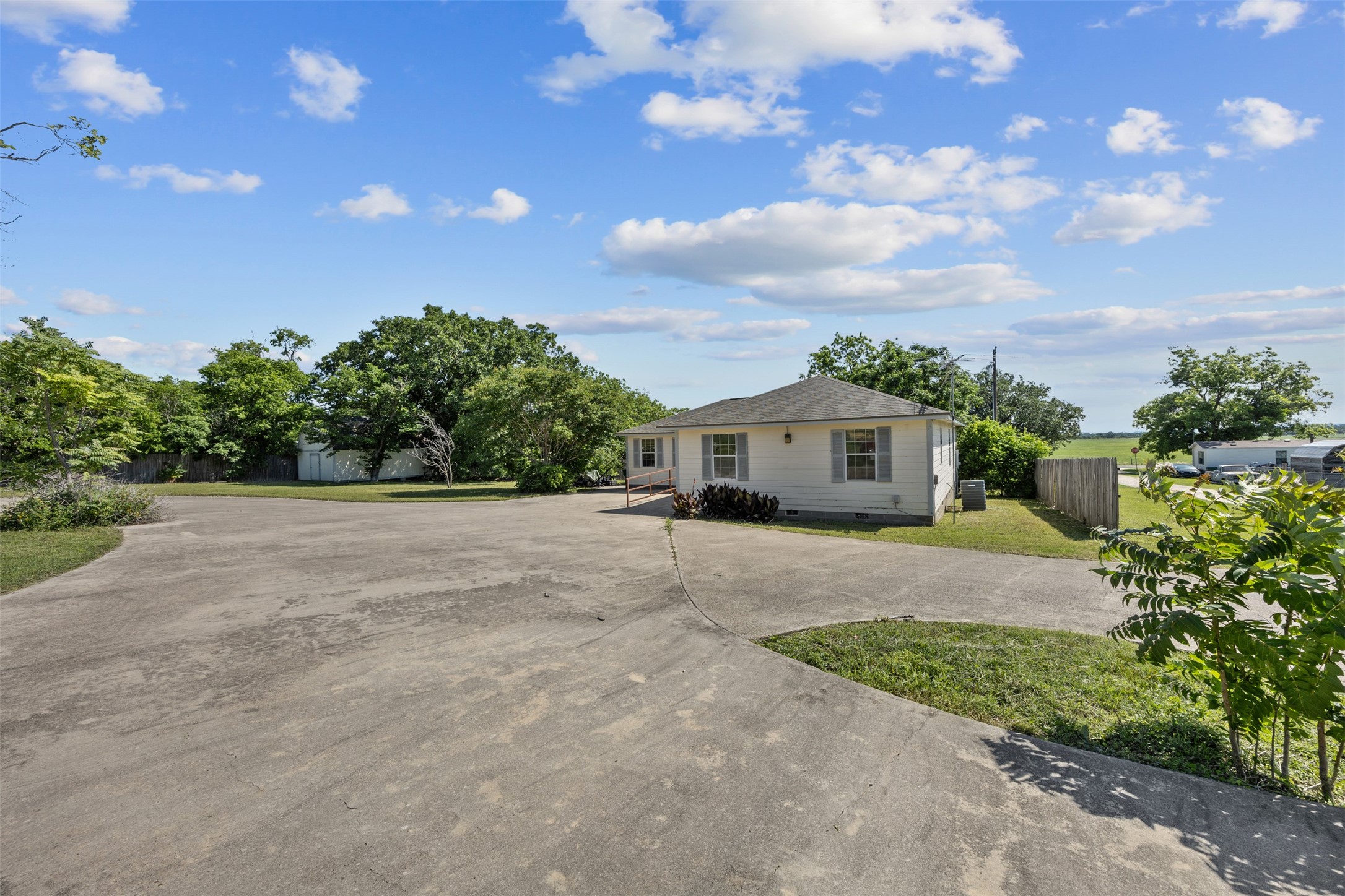 701 N 2nd Street Cranfills Gap TX 76637