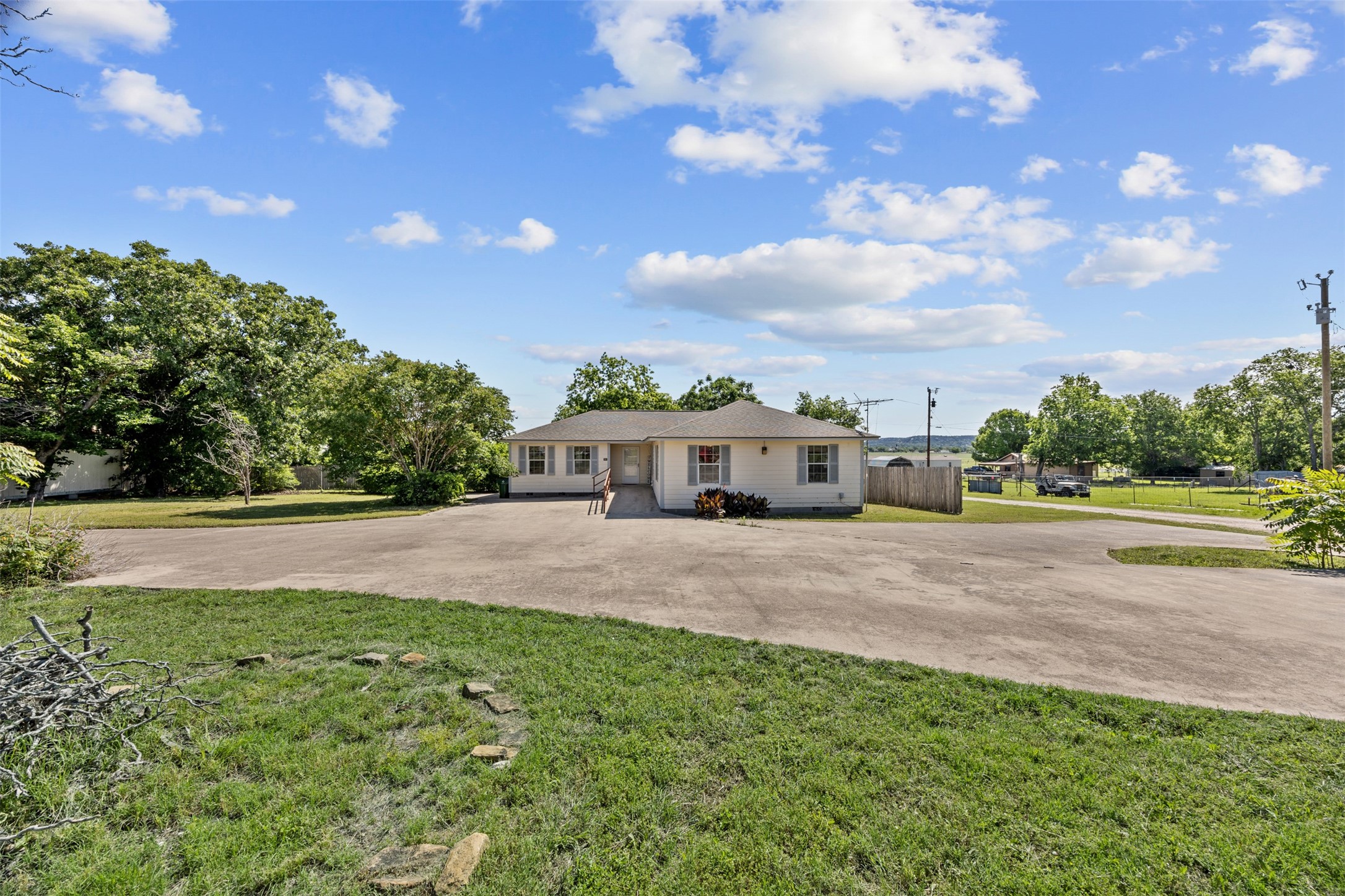 701 N 2nd Street Cranfills Gap TX 76637