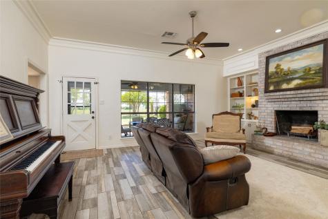 413 W Park Avenue Weatherford TX 76086