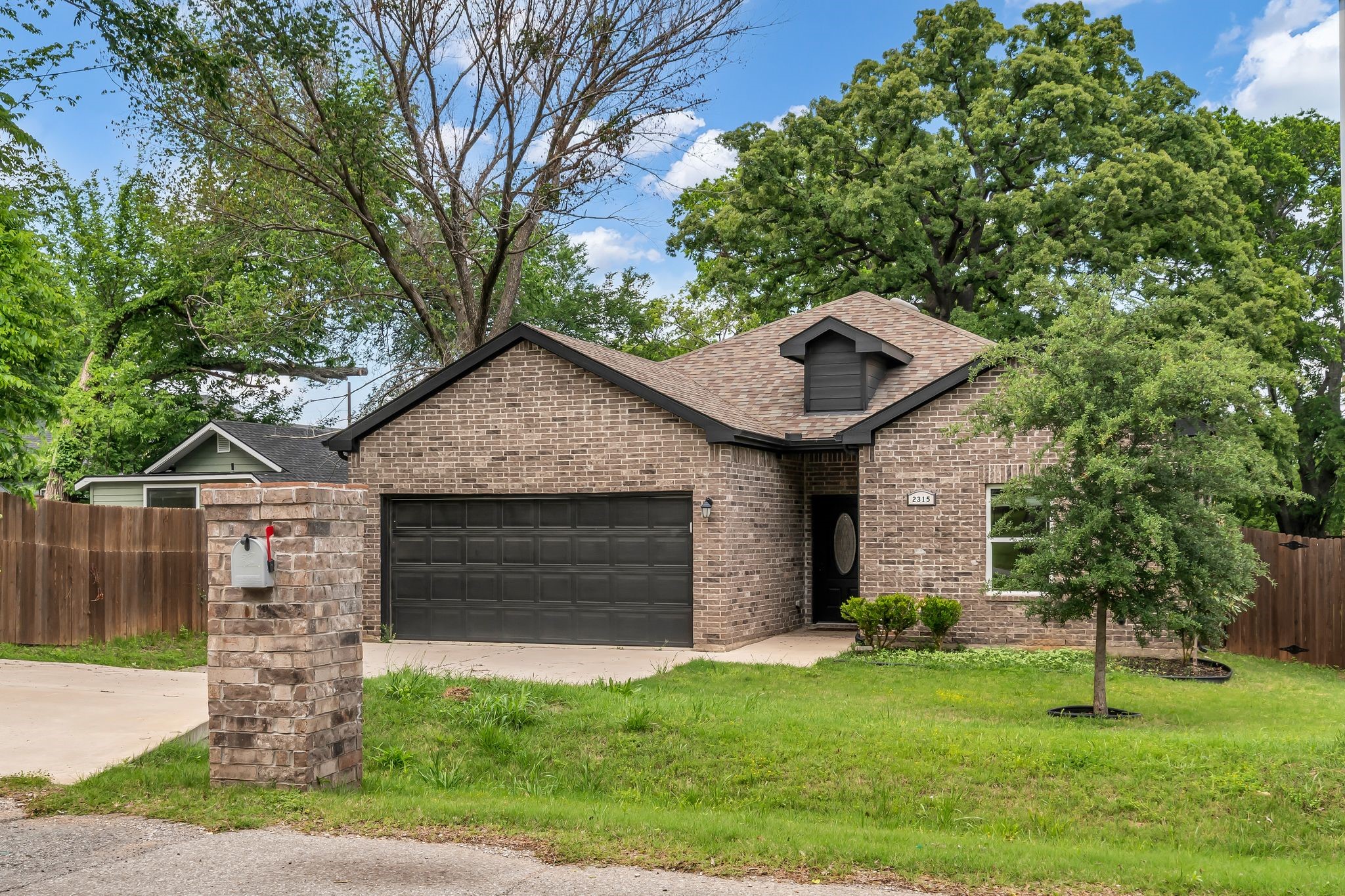 2315 W Bond Street Denison TX 75020