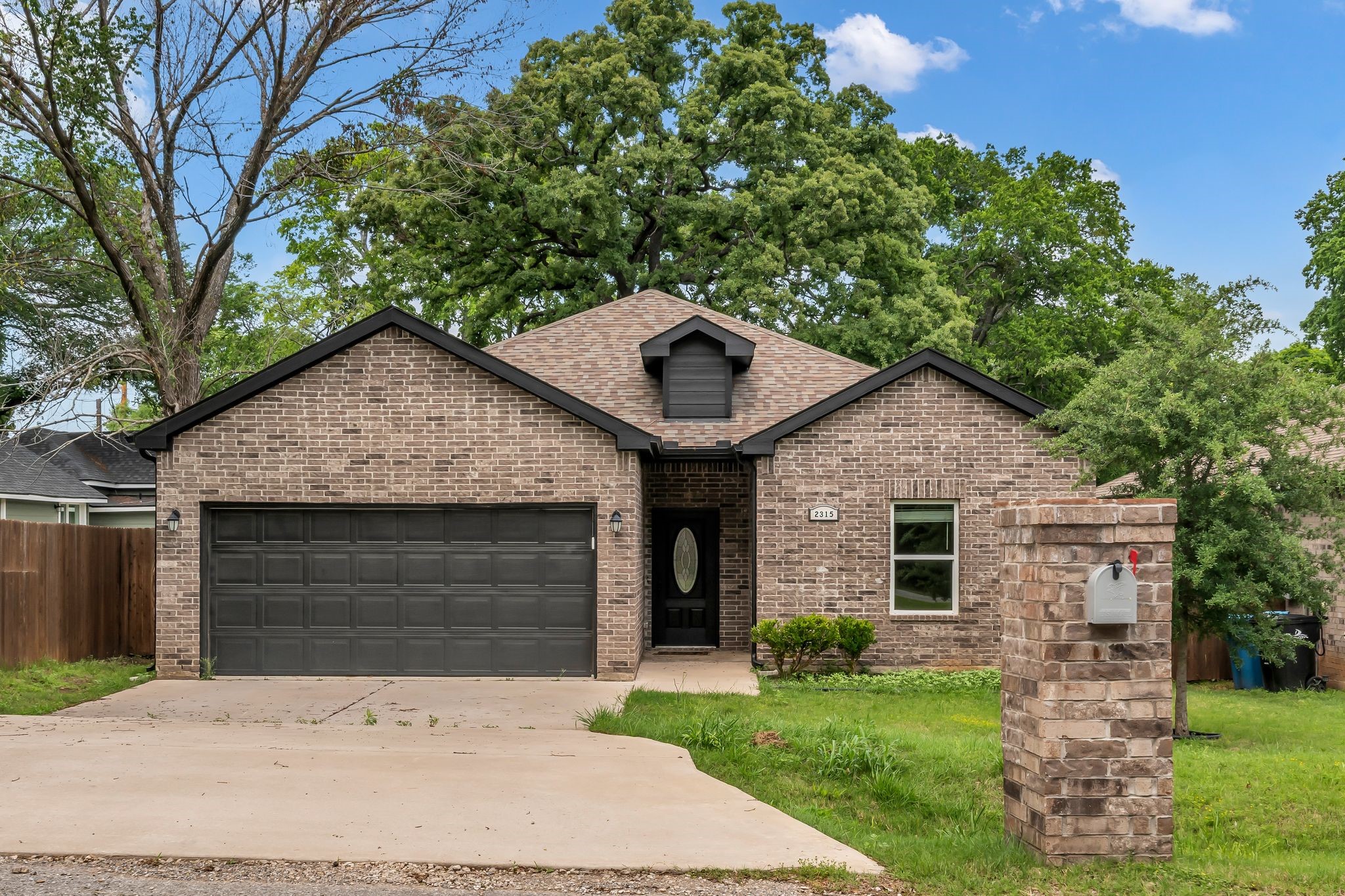 2315 W Bond Street Denison TX 75020