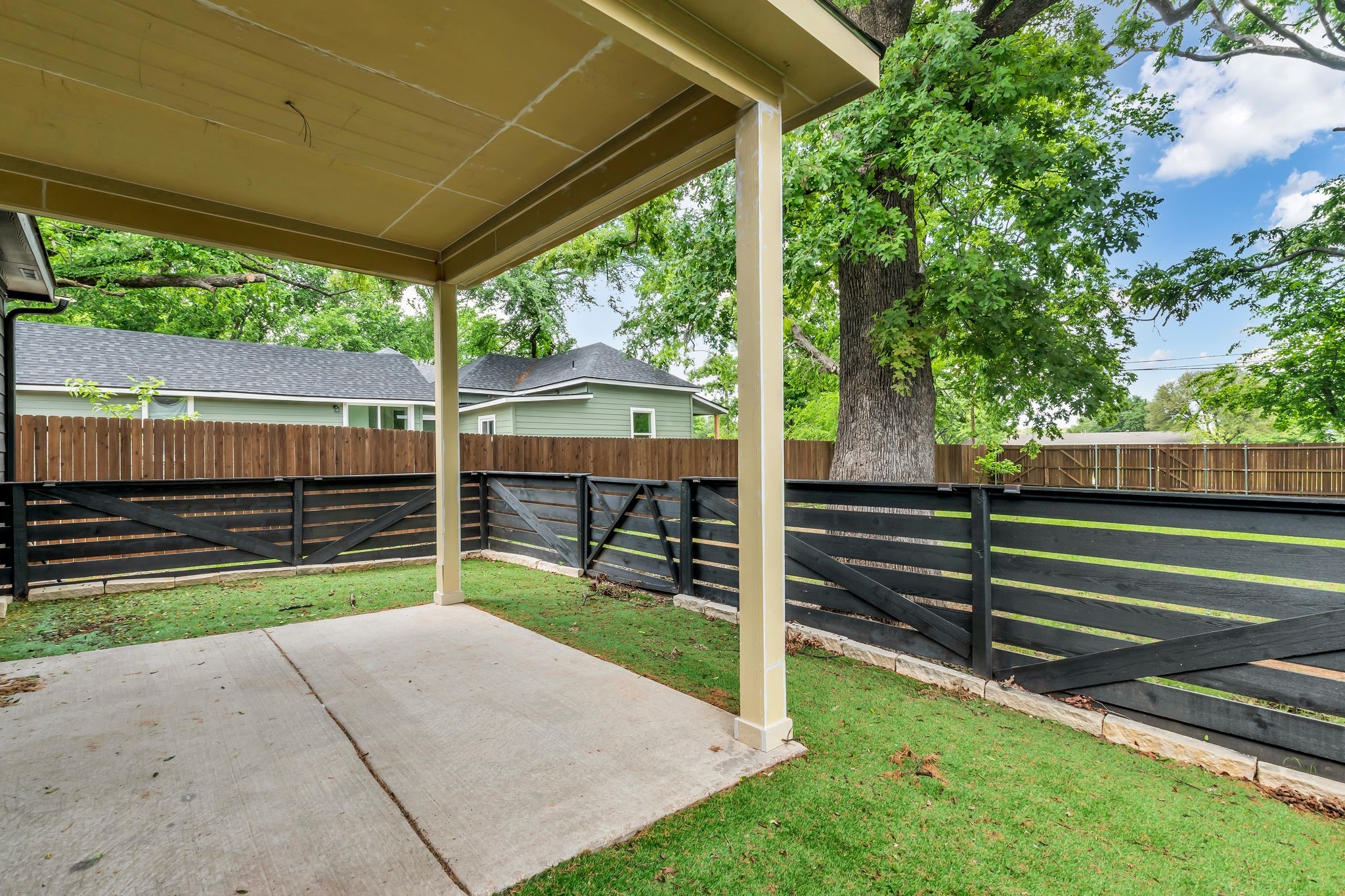 2315 W Bond Street Denison TX 75020