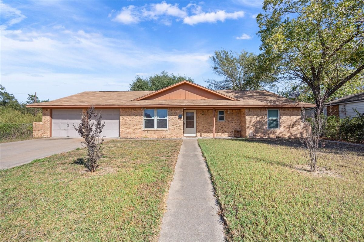 525 San Antonio Street Marlin TX 76661