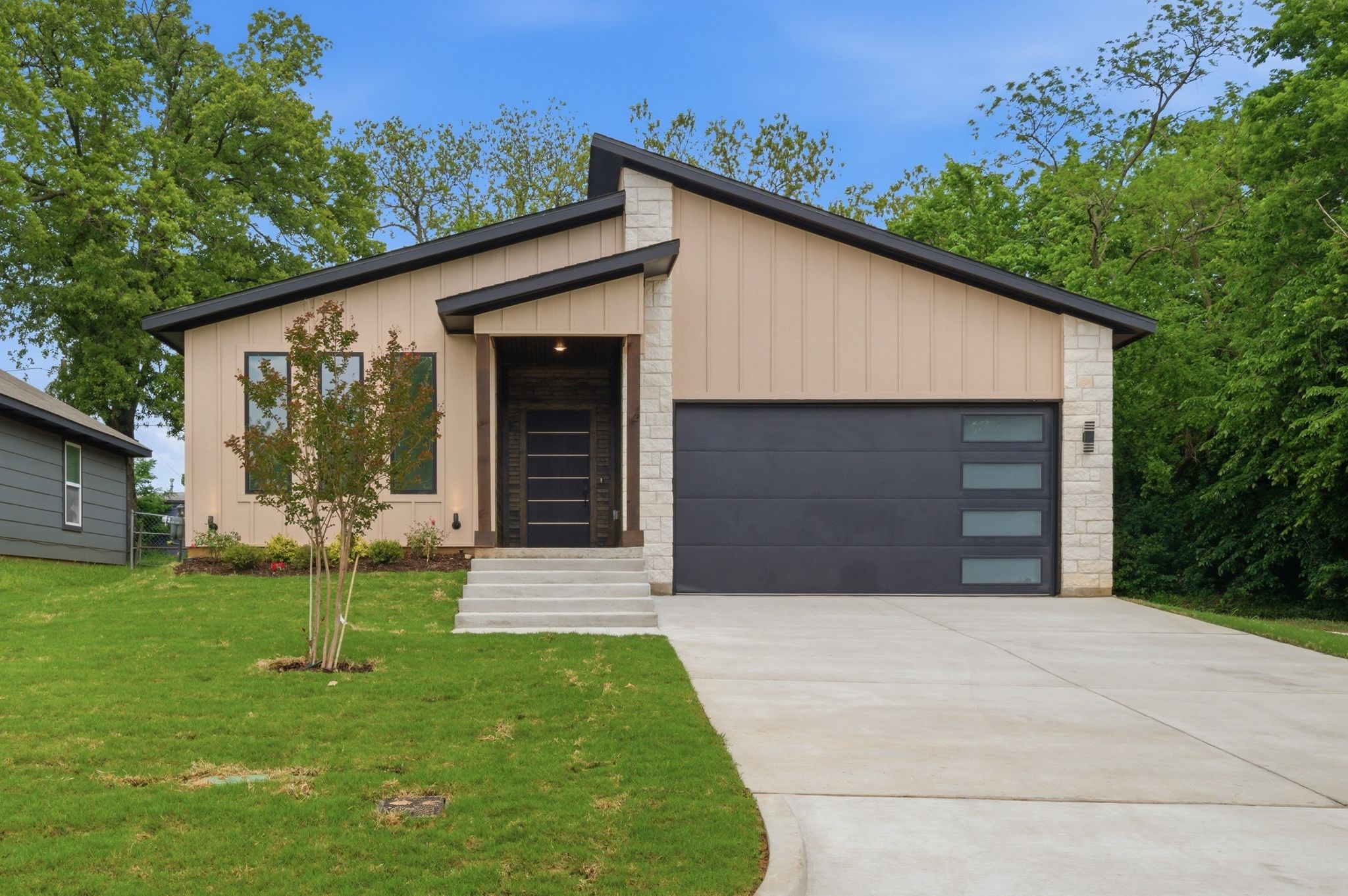 521 W Walker Street Denison TX 75020