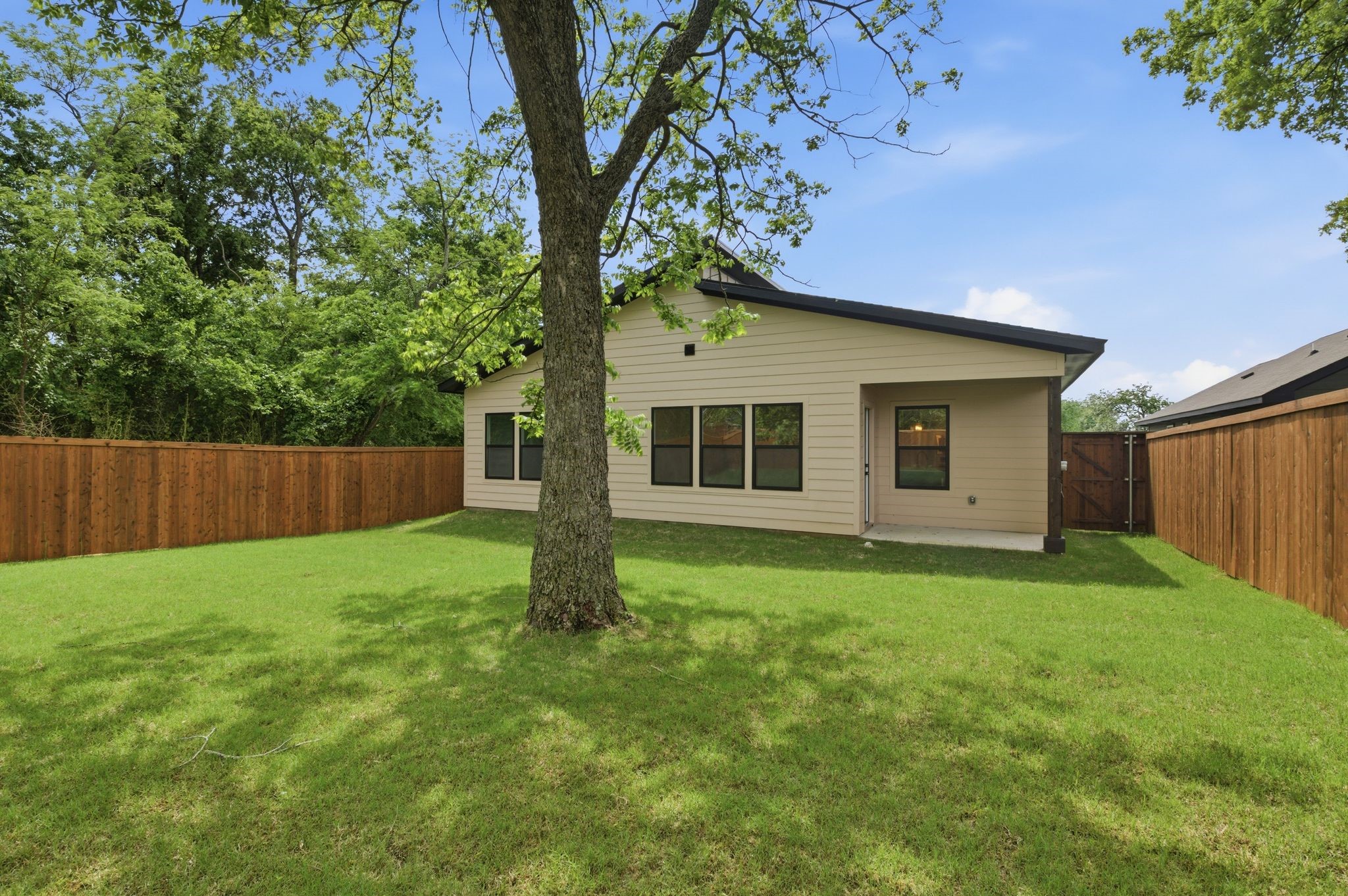 521 W Walker Street Denison TX 75020