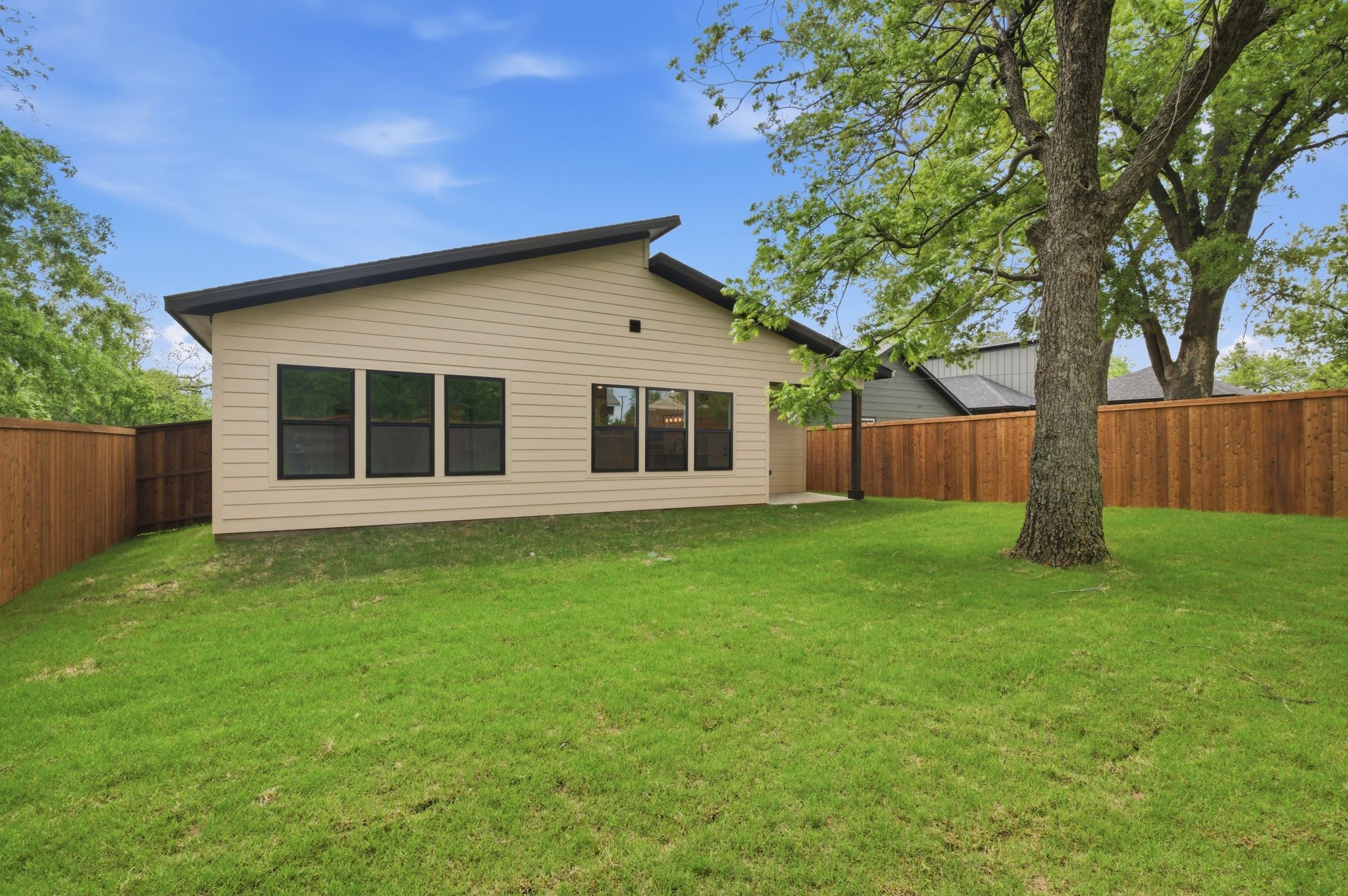 521 W Walker Street Denison TX 75020