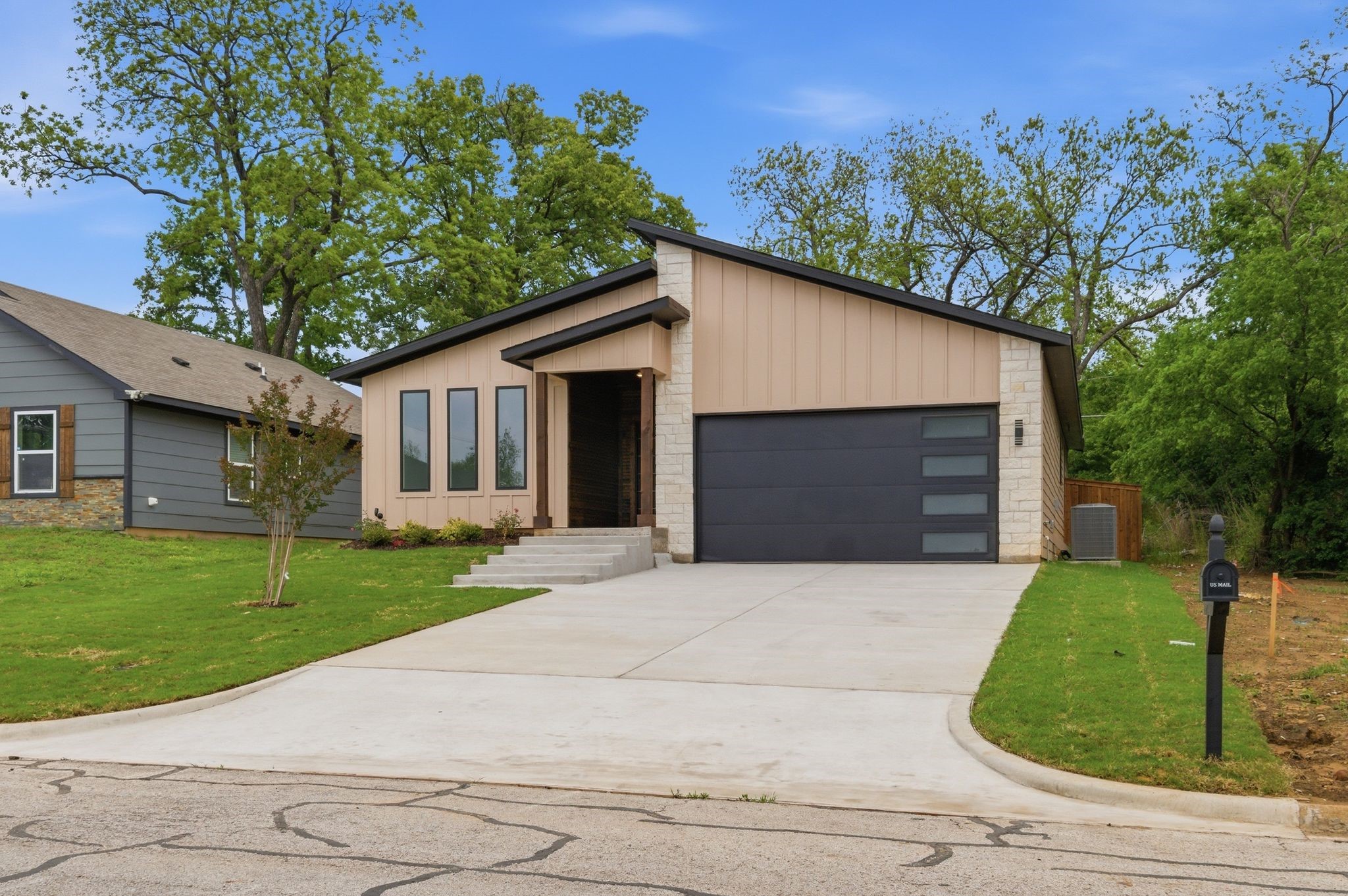 521 W Walker Street Denison TX 75020