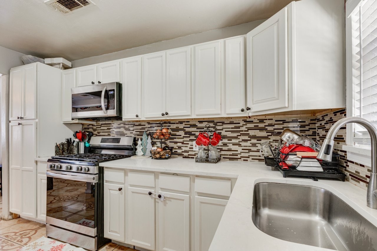 1522 Traymore Avenue Dallas TX 75217