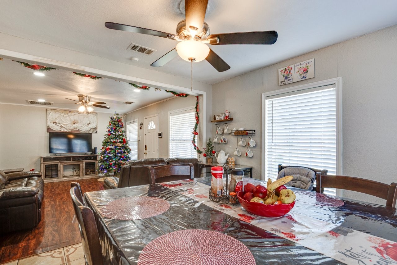 1522 Traymore Avenue Dallas TX 75217
