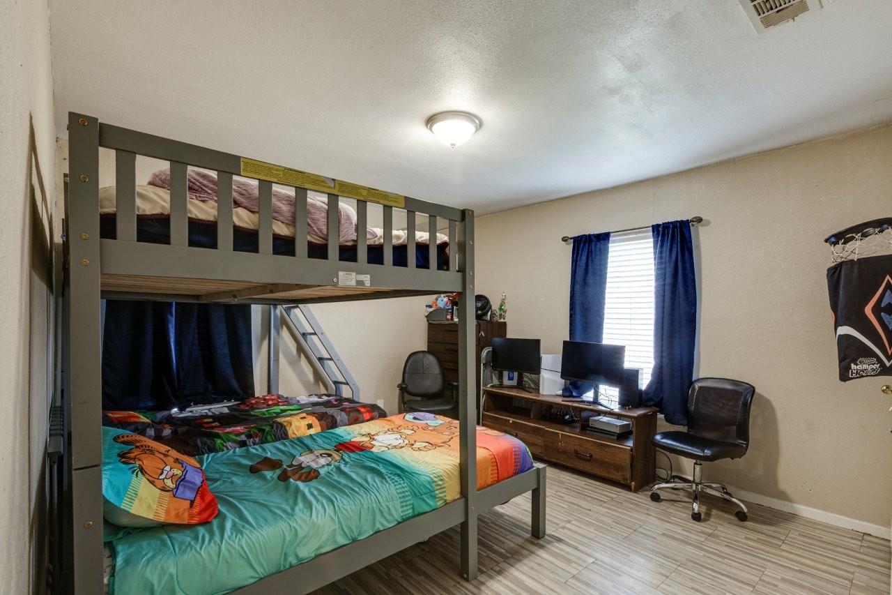 1522 Traymore Avenue Dallas TX 75217
