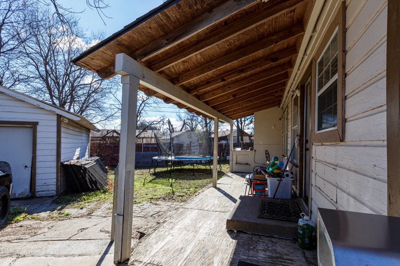 1522 Traymore Avenue Dallas TX 75217