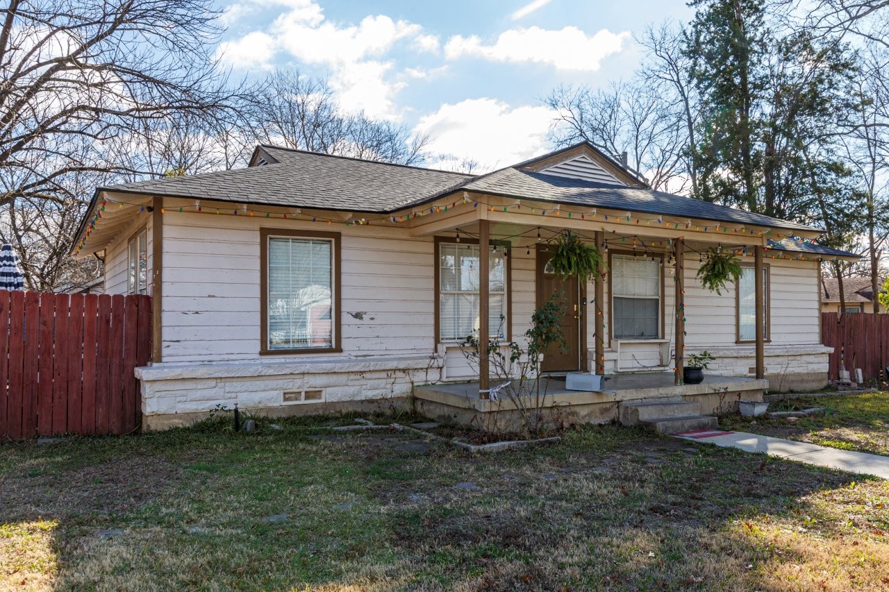 1522 Traymore Avenue Dallas TX 75217