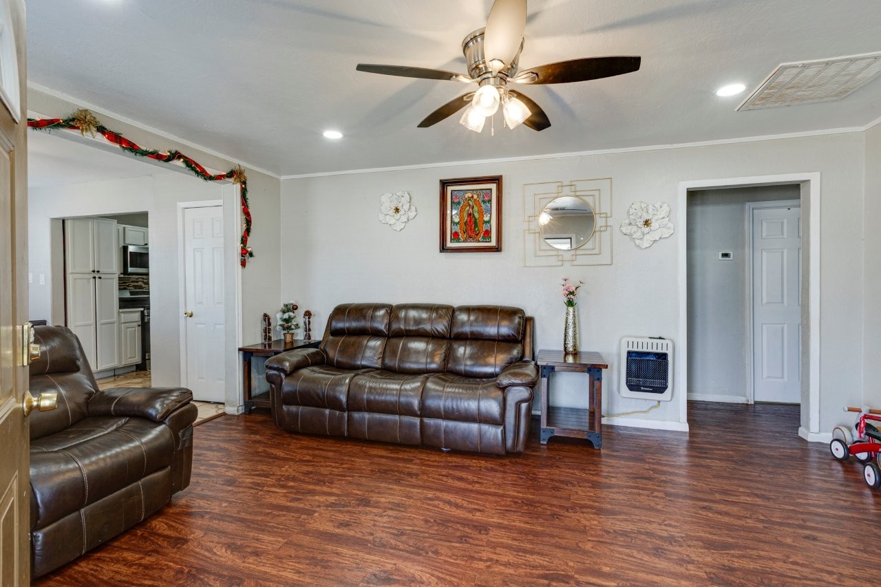1522 Traymore Avenue Dallas TX 75217