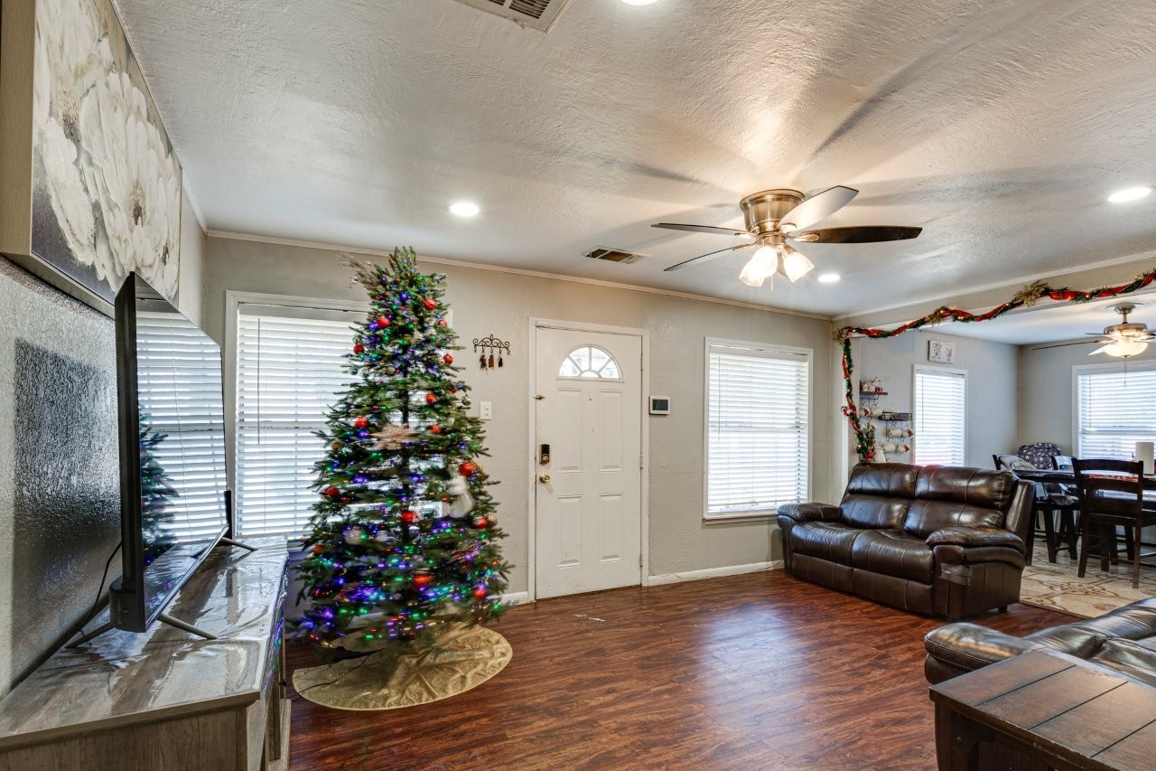 1522 Traymore Avenue Dallas TX 75217