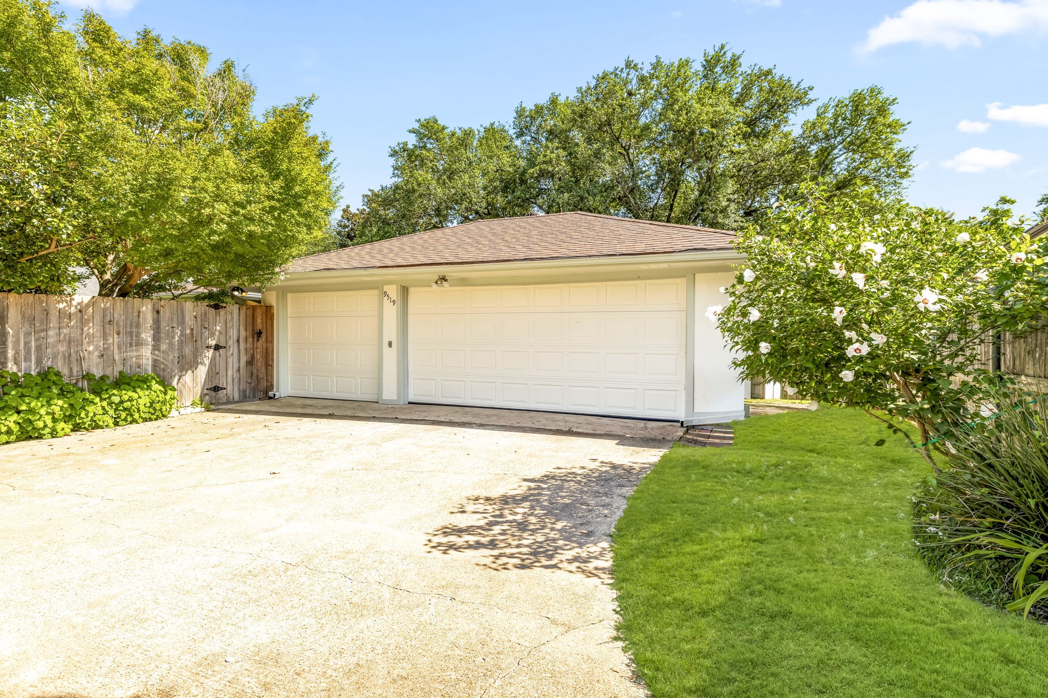 9519 Robin Meadow Drive Dallas TX 75243