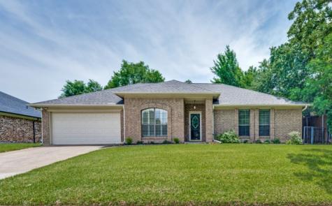 437 Heneretta Drive Hurst TX 76054