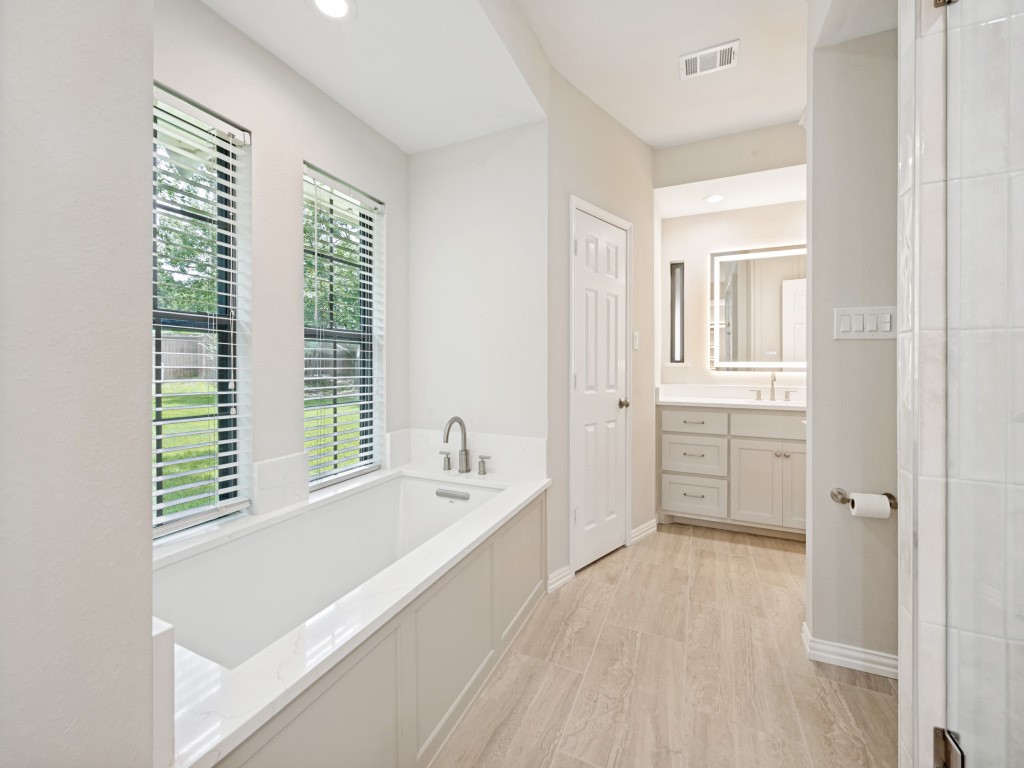 437 Heneretta Drive Hurst TX 76054