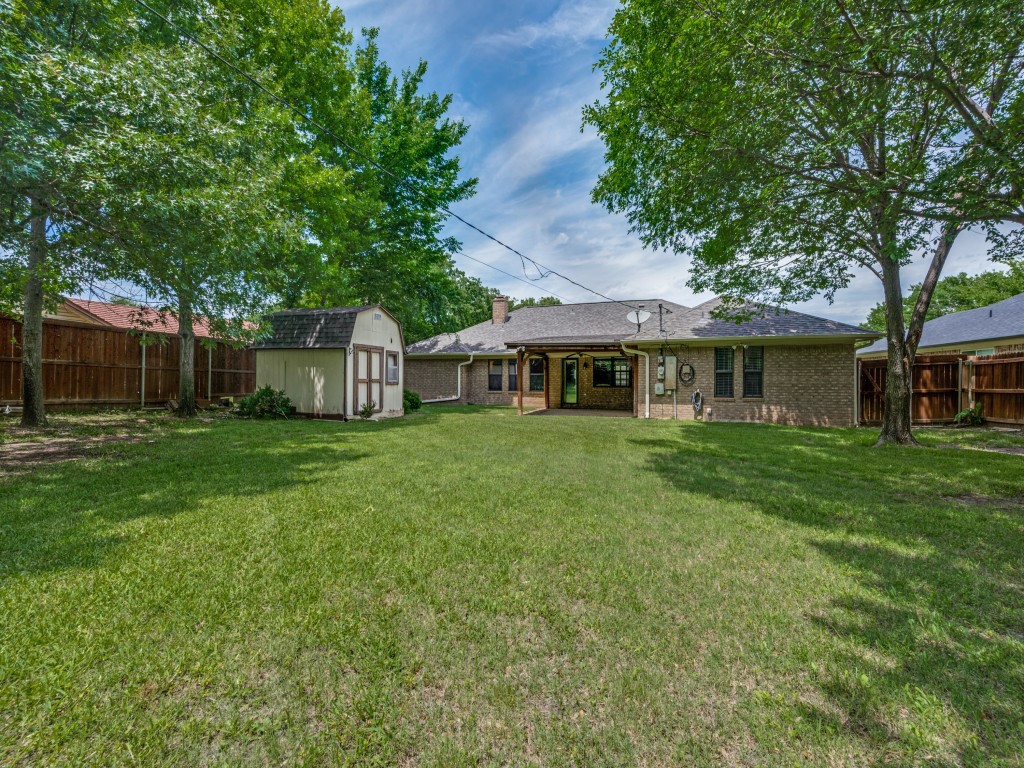 437 Heneretta Drive Hurst TX 76054
