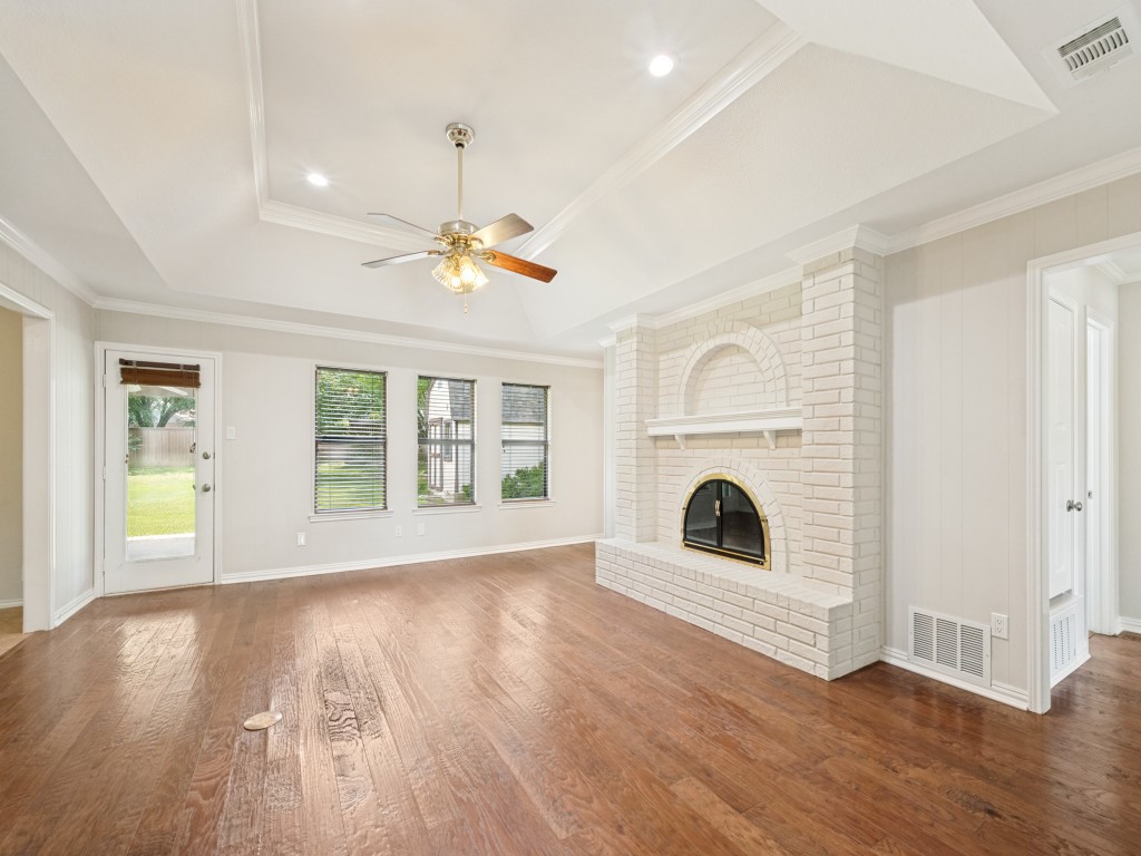 437 Heneretta Drive Hurst TX 76054