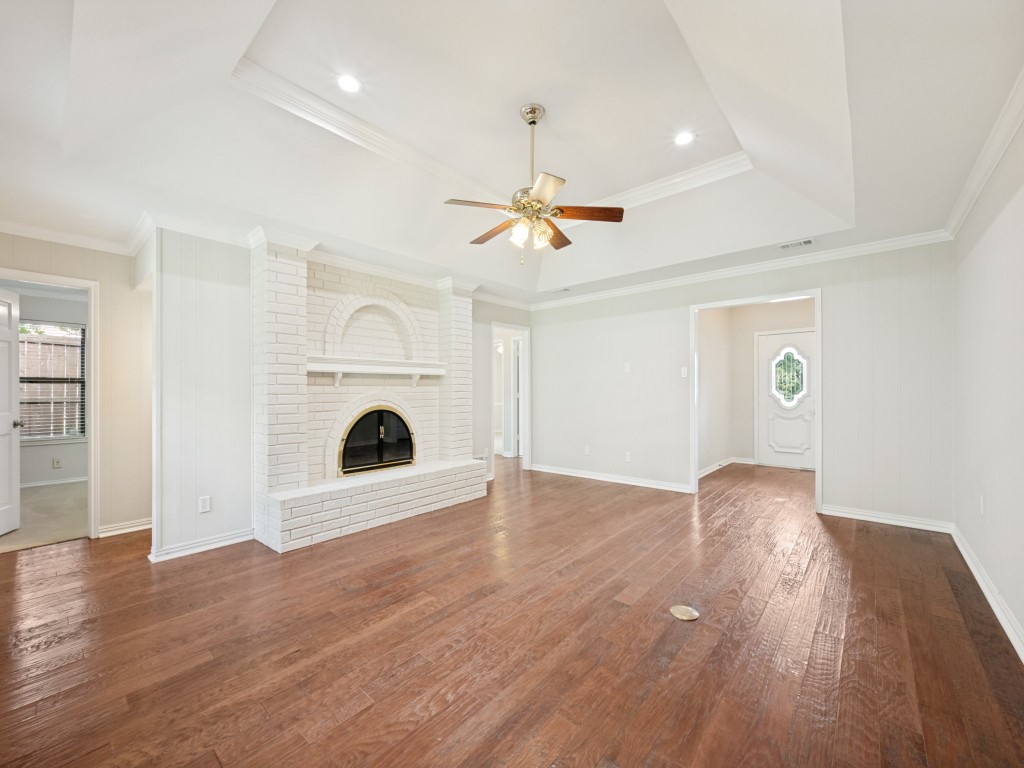 437 Heneretta Drive Hurst TX 76054