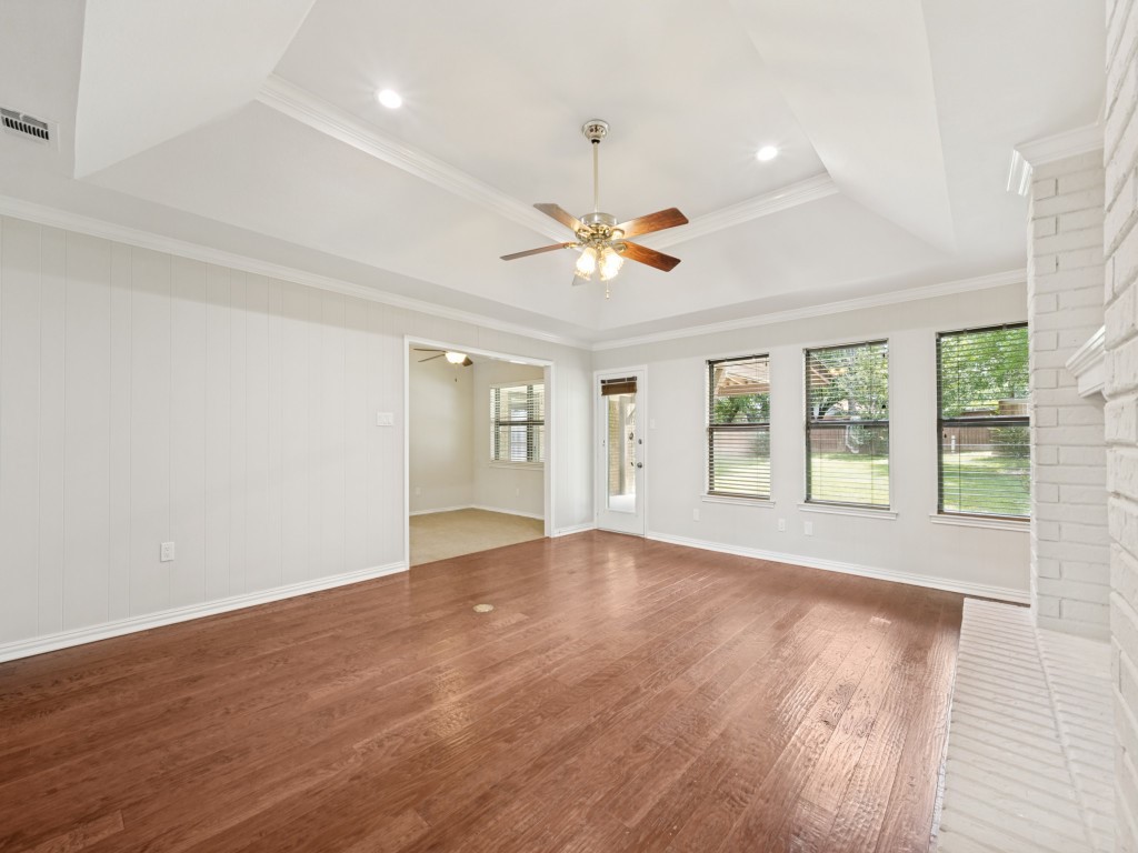437 Heneretta Drive Hurst TX 76054