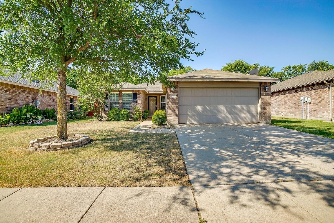 1343 Hillside Drive Burleson TX 76028