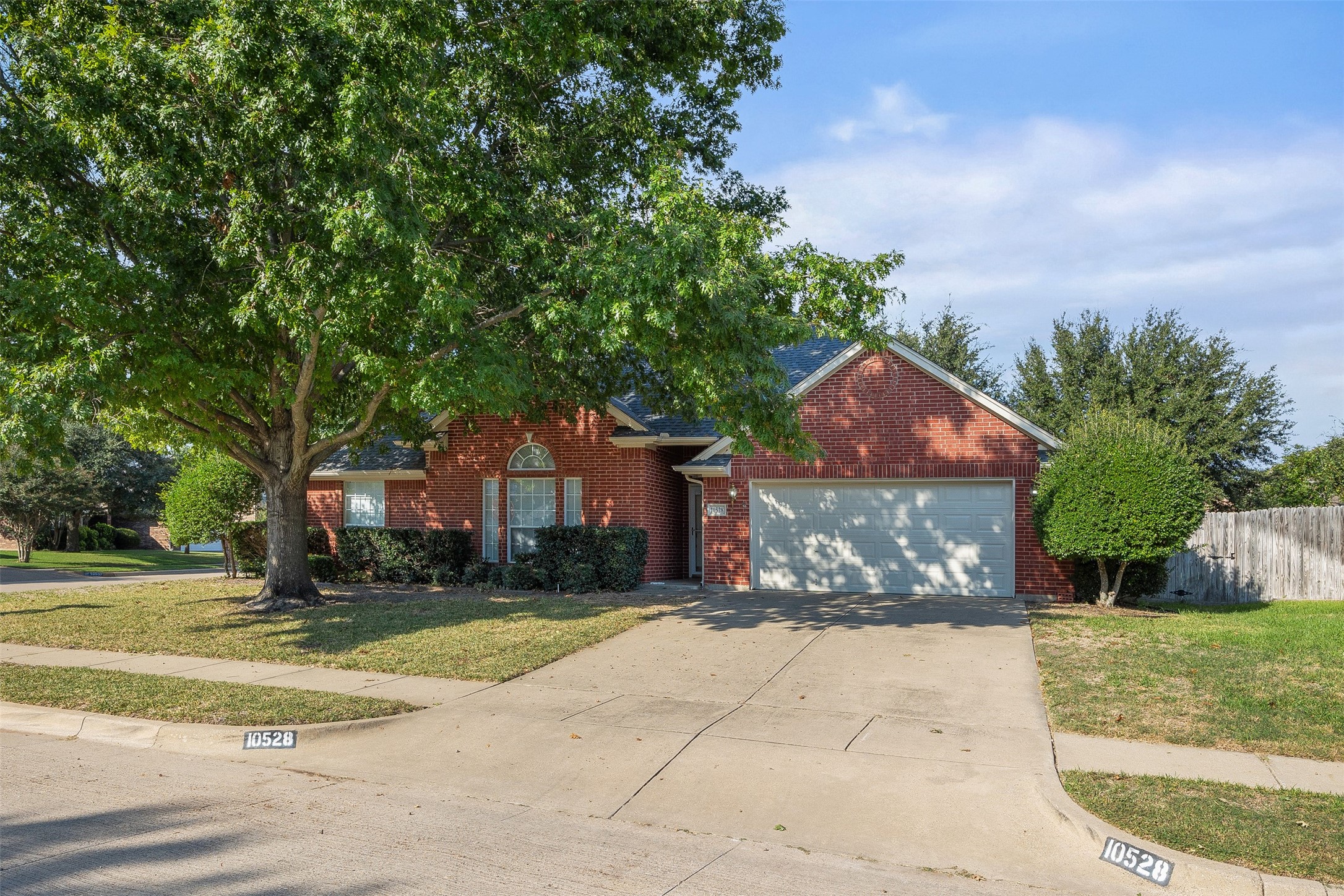 10528 Stonehill Drive Benbrook TX 76126