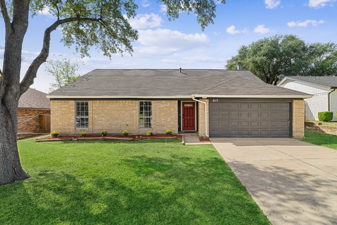 817 Woodhaven Lane Grand Prairie TX 75052