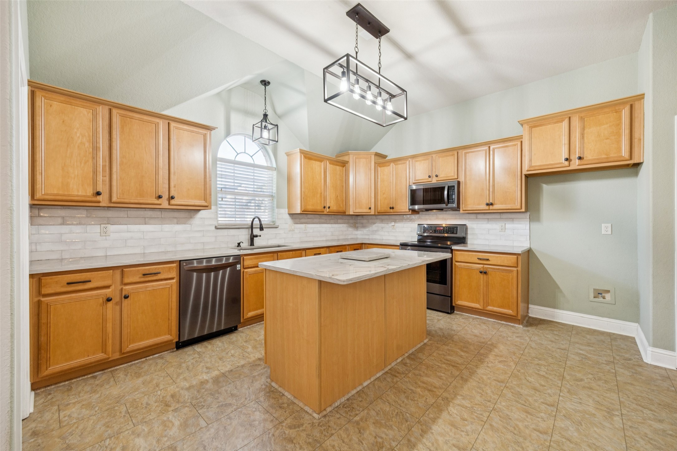 100 Lorient Drive Mansfield TX 76063
