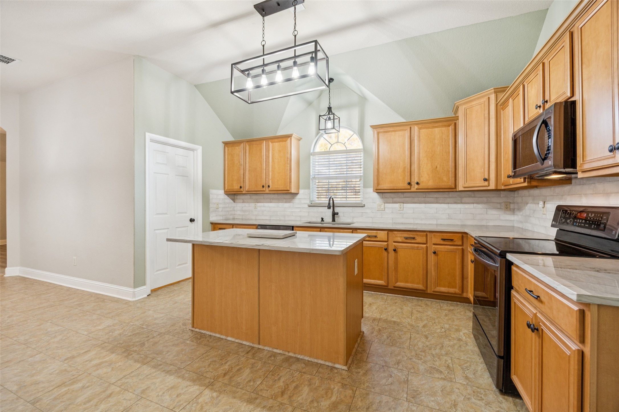 100 Lorient Drive Mansfield TX 76063