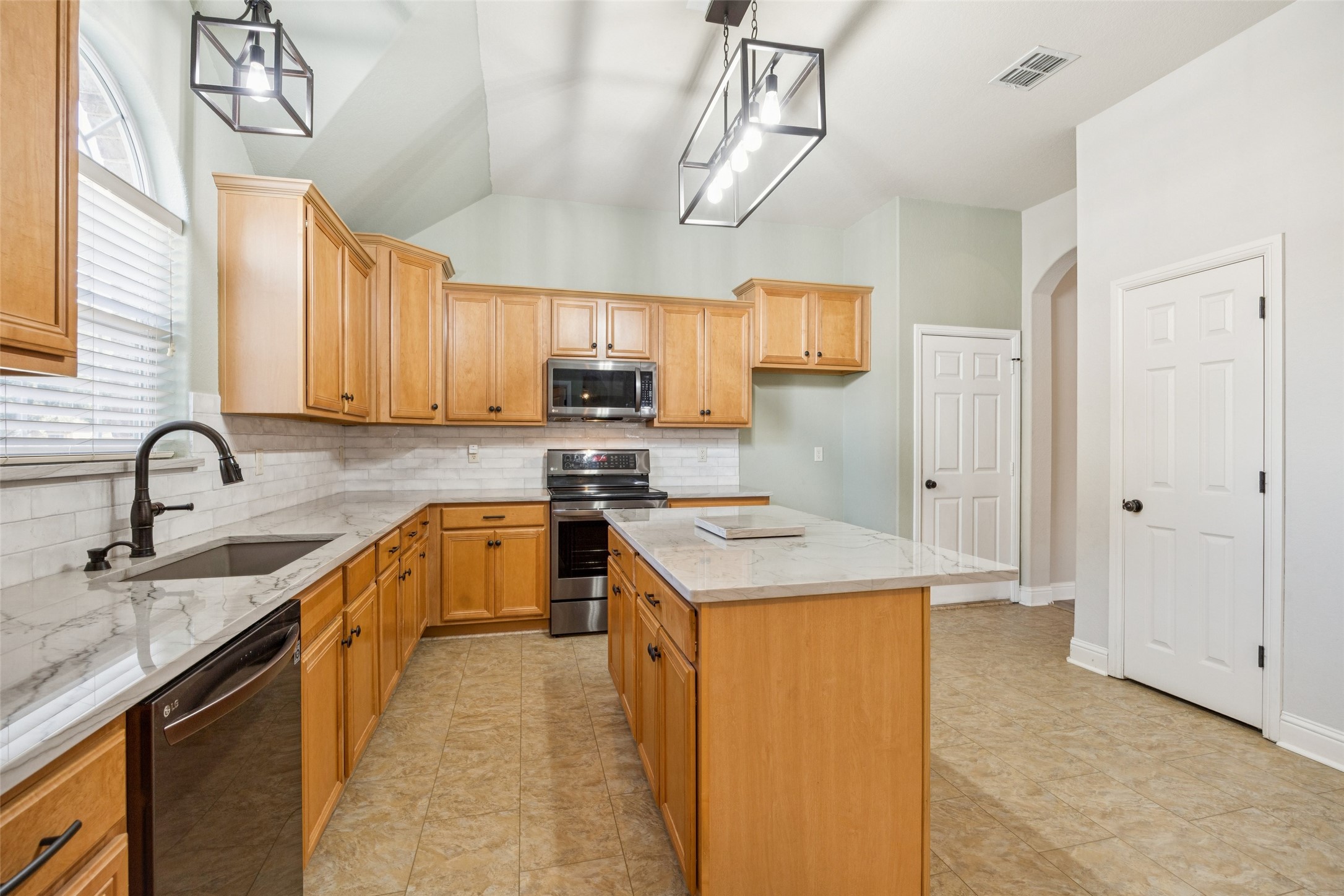 100 Lorient Drive Mansfield TX 76063