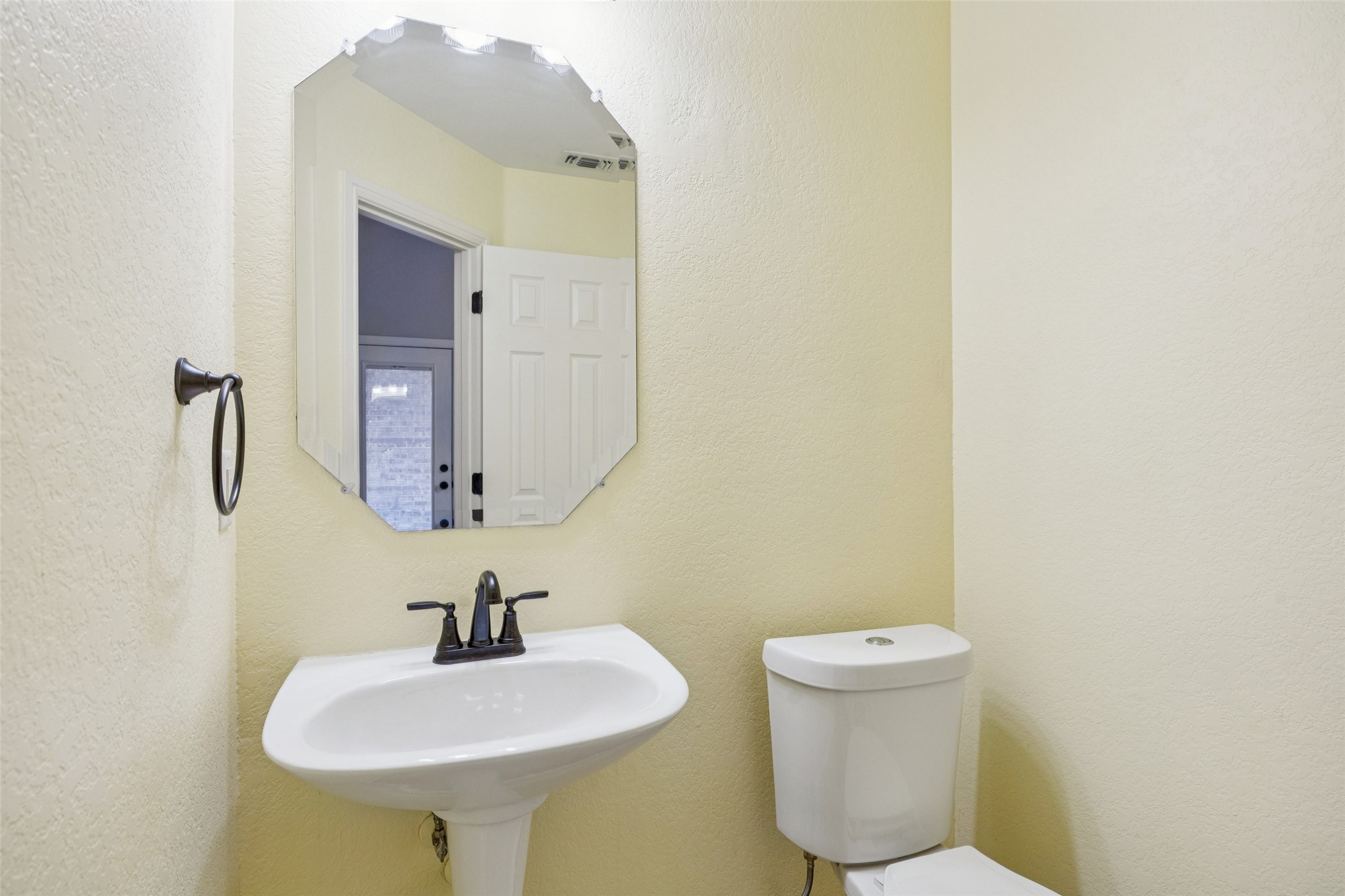 100 Lorient Drive Mansfield TX 76063
