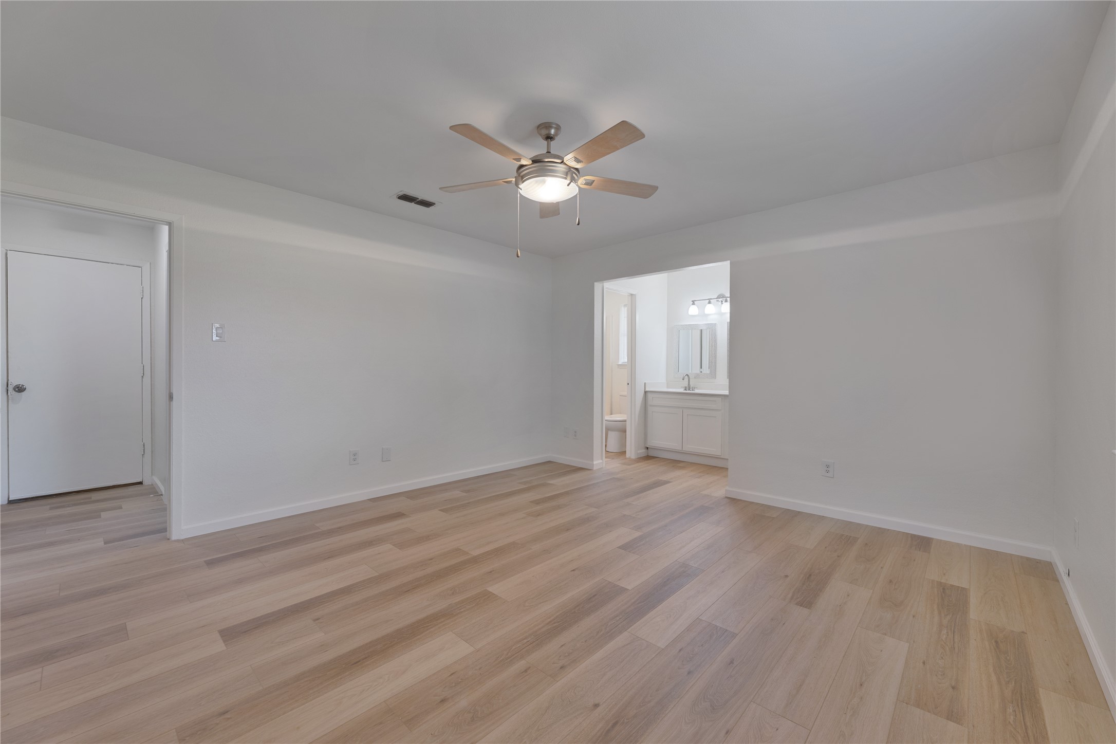 2944 Whispering Creek Lane Burleson TX 76028