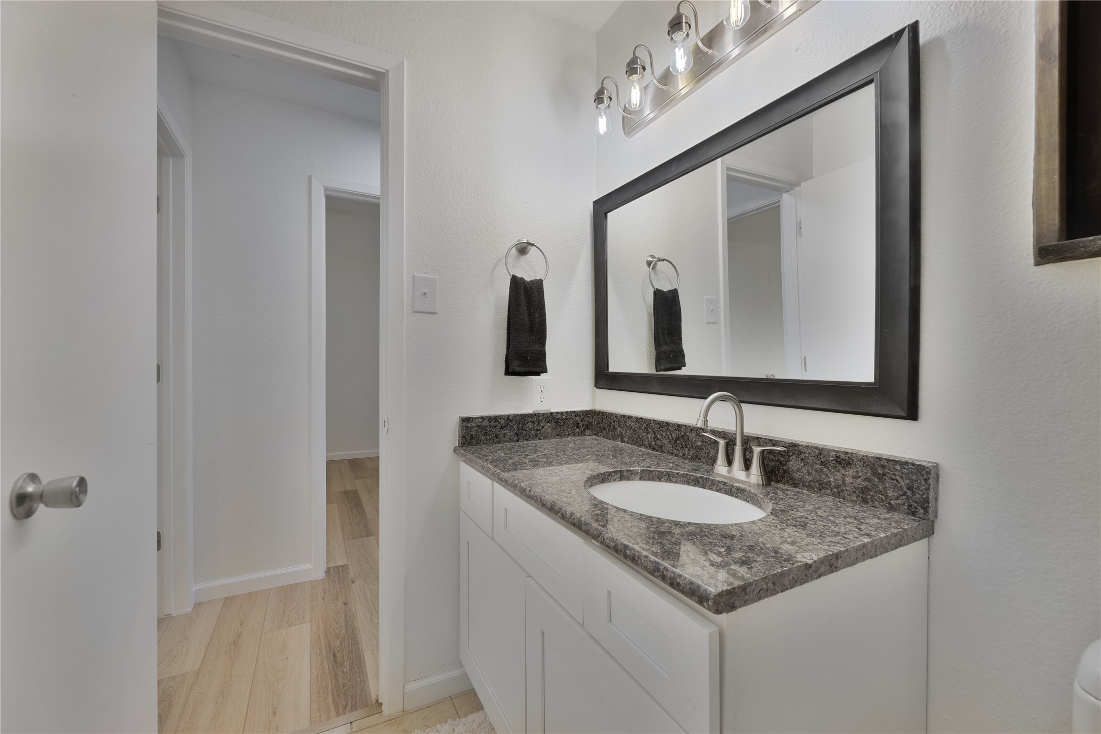 2944 Whispering Creek Lane Burleson TX 76028