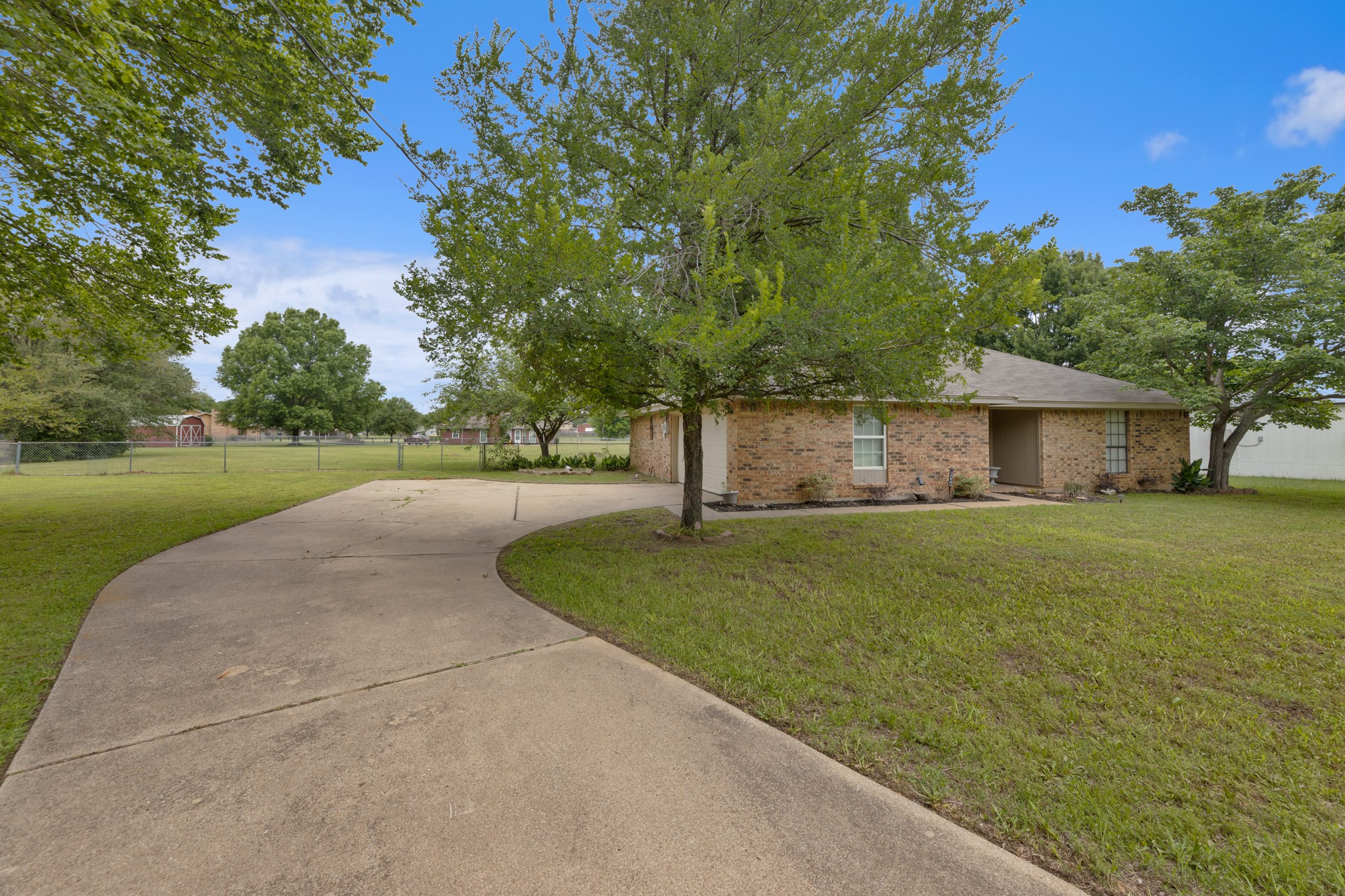 2944 Whispering Creek Lane Burleson TX 76028