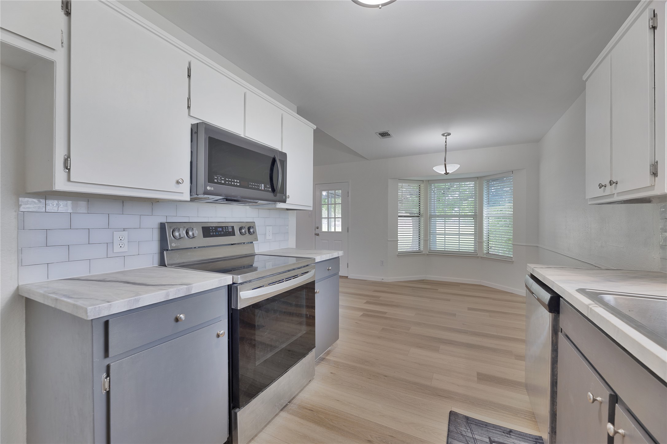 2944 Whispering Creek Lane Burleson TX 76028