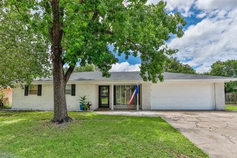 2018 Greenbriar Drive Gainesville TX 76240