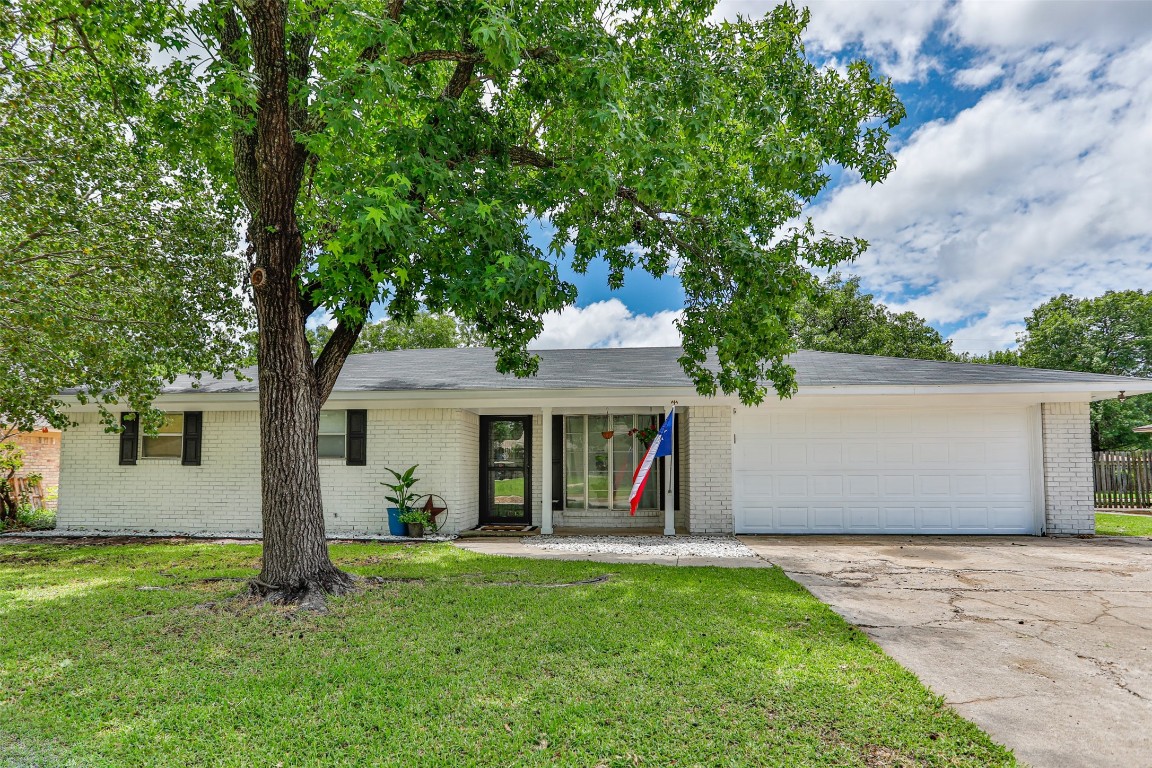 2018 Greenbriar Drive Gainesville TX 76240