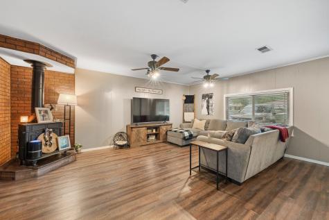 1212 Lynnwood Drive Cleburne TX 76033