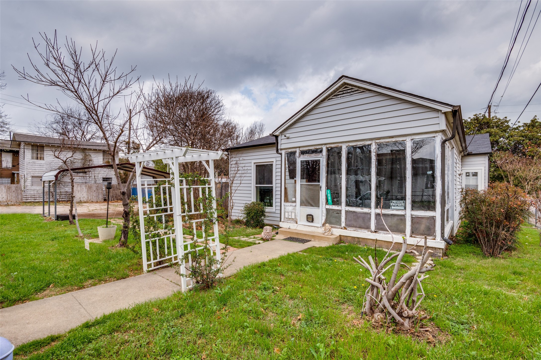 1001 Sunset Avenue Dallas TX 75208
