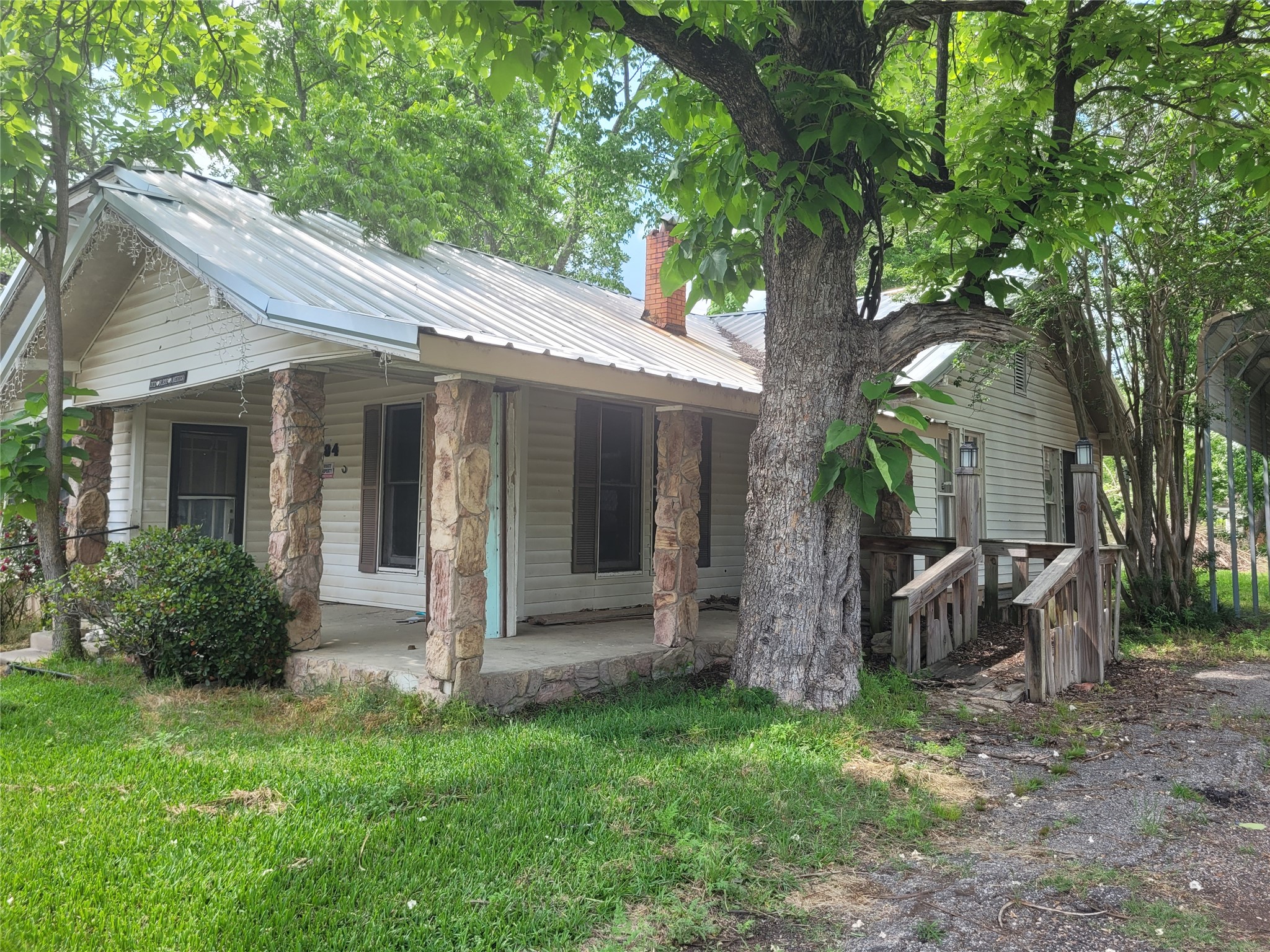 384 Monroe Deport TX 75435