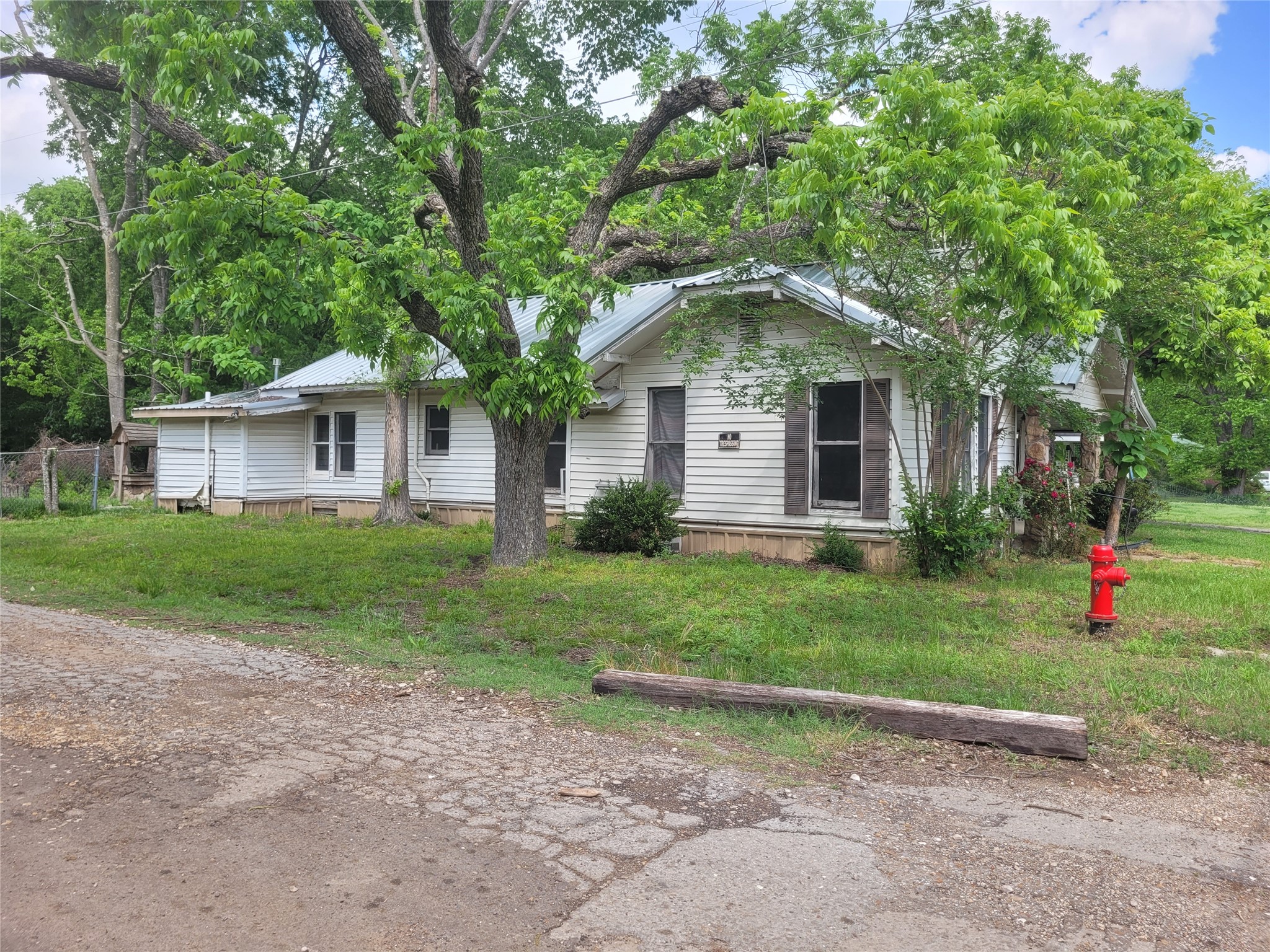 384 Monroe Deport TX 75435