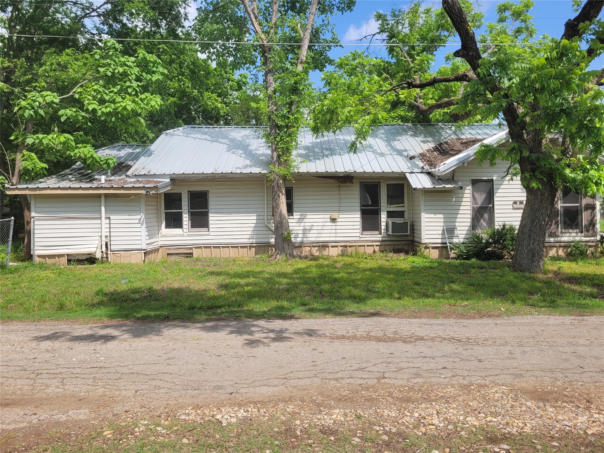 384 Monroe Deport TX 75435