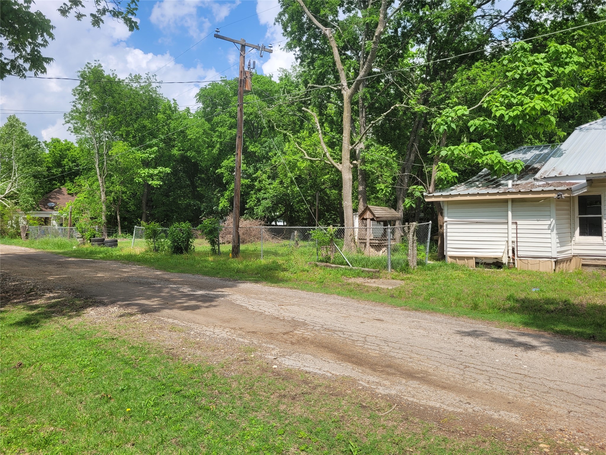 384 Monroe Deport TX 75435