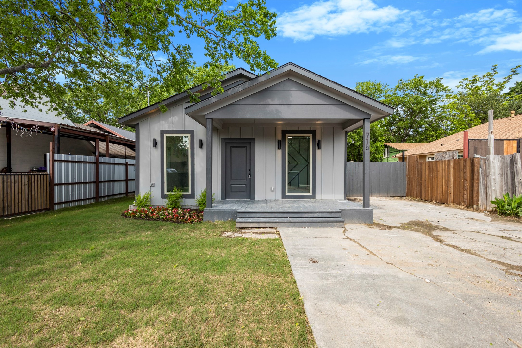 715 Ezekial Avenue Dallas TX 75217