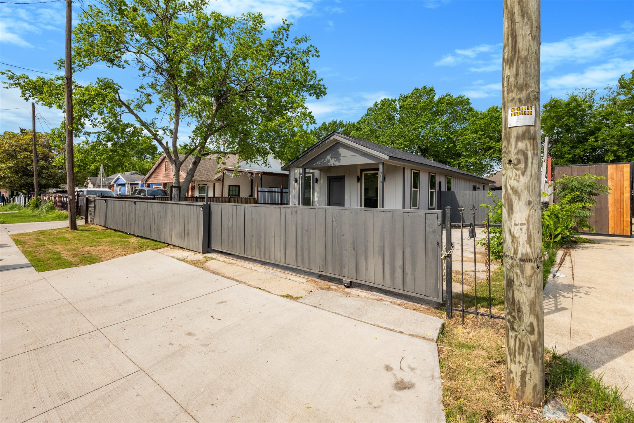 715 Ezekial Avenue Dallas TX 75217