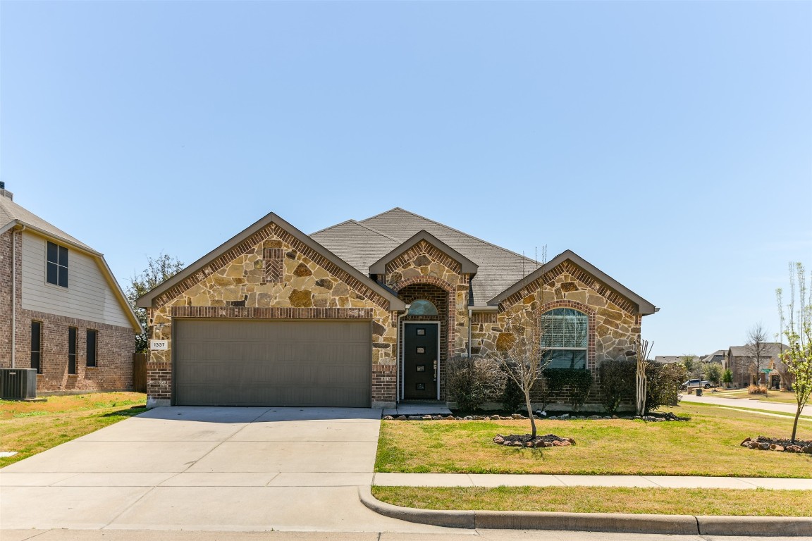 1337 Shelley Drive Burleson TX 76028